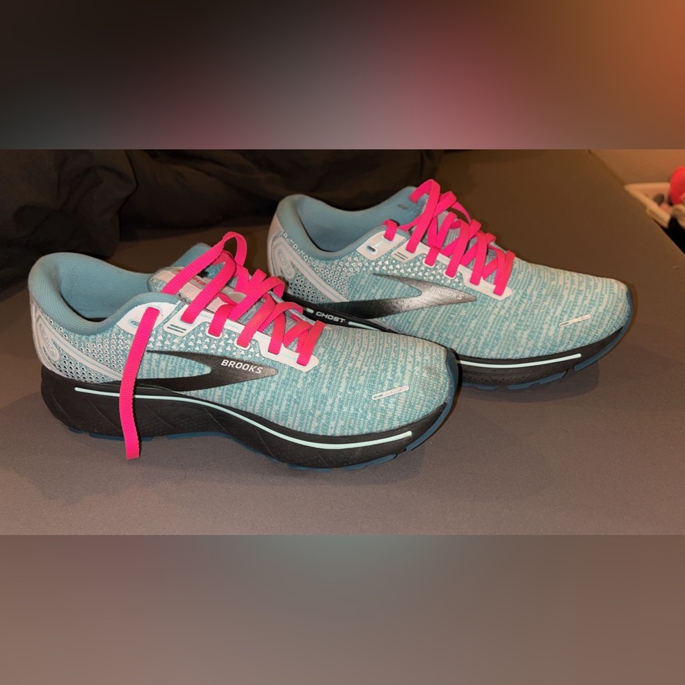 Brooks tennis shoes
